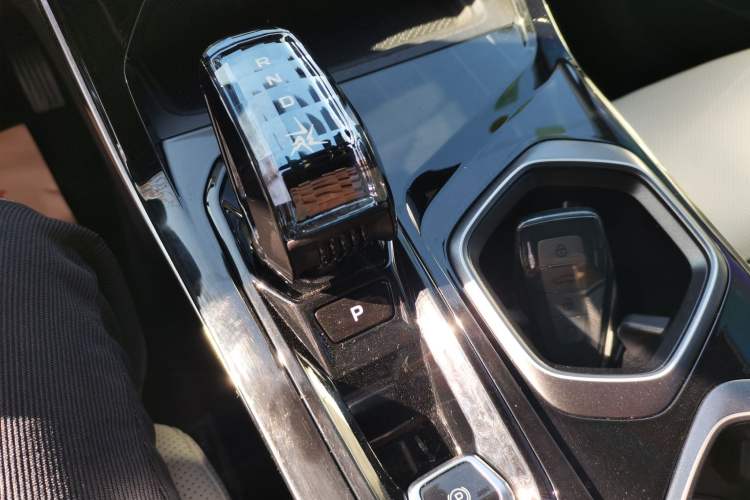 Used Geely Auto FX11 2023 1.5TD Leishen Hi·F Super Rui Gear Lever