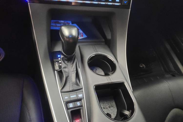 Used Toyota Avalon 2021 2.5L Luxury Edition Gear Lever