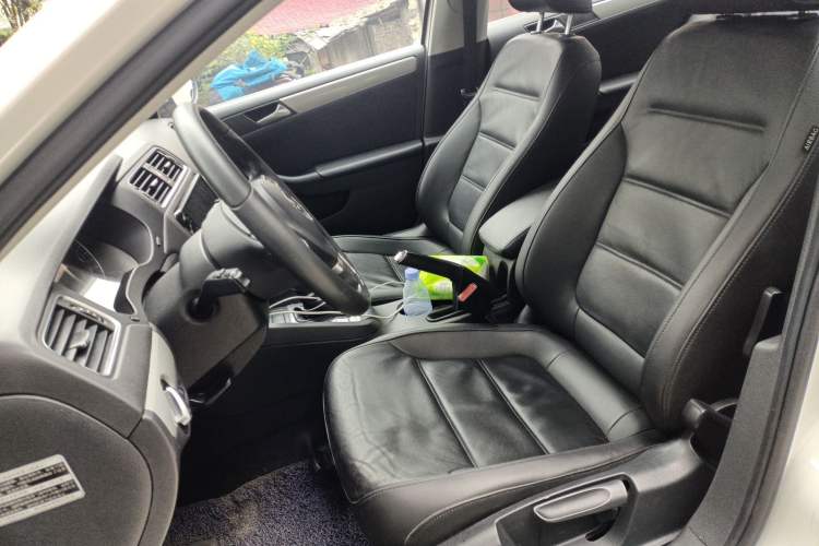 Used Volkswagen Sagitar 2014 1.4TSI Automatic Luxury Model Left Front Seat