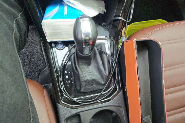 Used Volkswagen Touran 2016 Volkswagen Touran L 330TSI DSG Luxury Edition Gear Lever