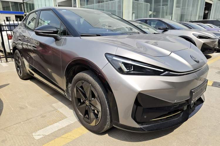 Used Volkswagen ID.UNYX 2024 Revised Pro Long-Range Version Front Right 45 Deg