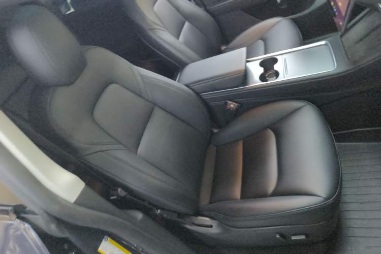 Used Tesla Model Y 2022 Long-Range All-Wheel-Drive Version
