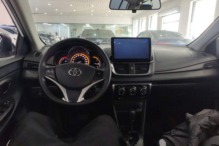 Used Toyota YARiS L Zhi Xuan 2022 X-Trail 1.5L CVT Leading PLUS Edition Center Console