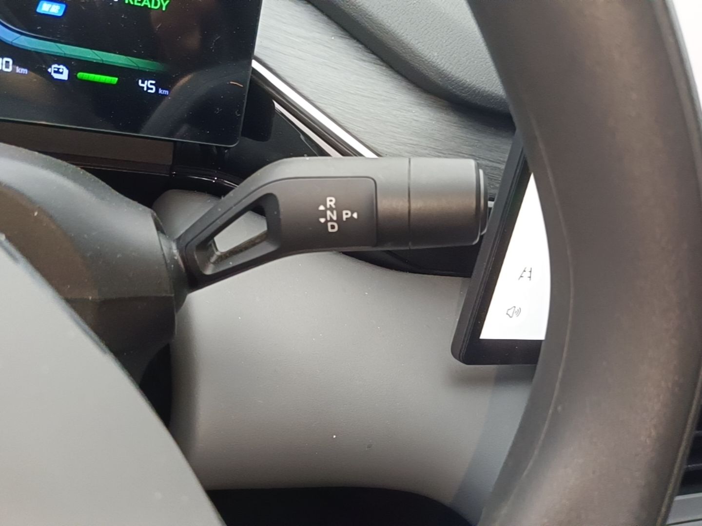 Geely Galaxy L6 2025 EM-i 60km Launch Edition — снимка 16