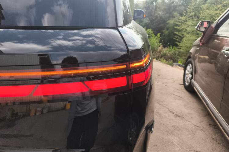 Used Denza N9 2025 Flagship Model Exterior 3