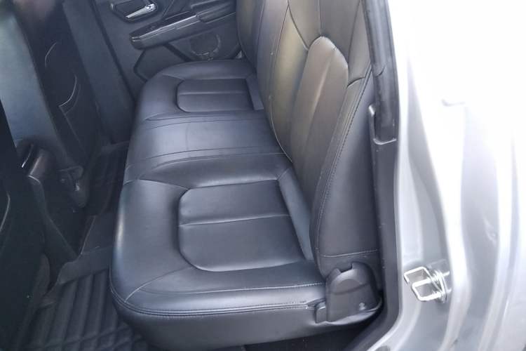 Used Great Wall Wingle 5 2017 2.0T European-spec Diesel Two-Wheel-Drive Entry-Level Big Double-Cab GW4D20D
