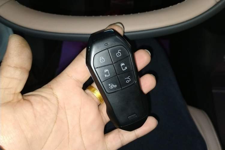 Used XPeng X9 2025 740 Ultra-Long Range Max
