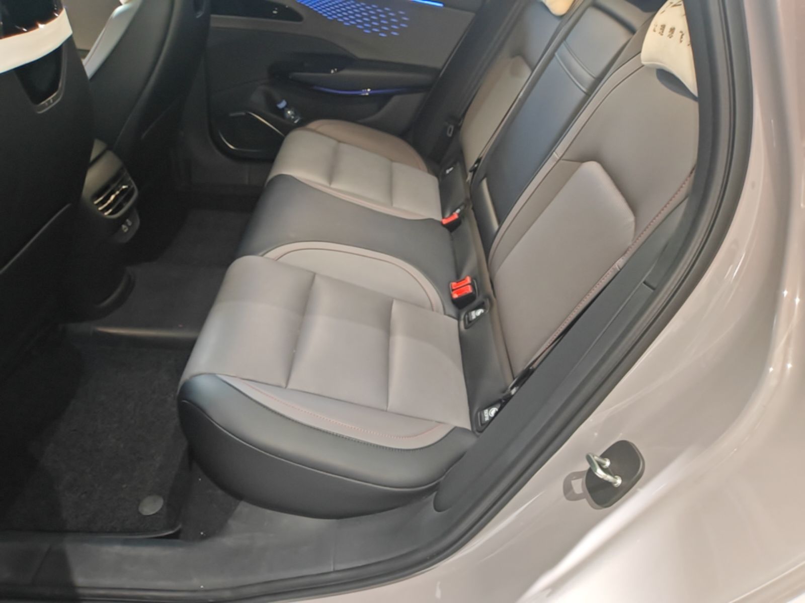 Hongqi EH7 2025 640 All-Wheel Drive Smart Selection Edition — снимка 20
