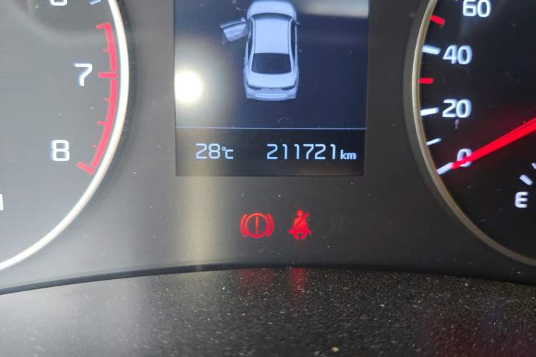 Used Kia Forte 2018 1.6L Automatic Value-Comfort Luxury Edition Odometer Close Up