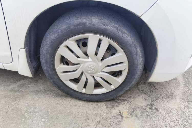 Used Honda Fit 2014 1.5L LX CVT Comfort Model Right Front Wheel Hub