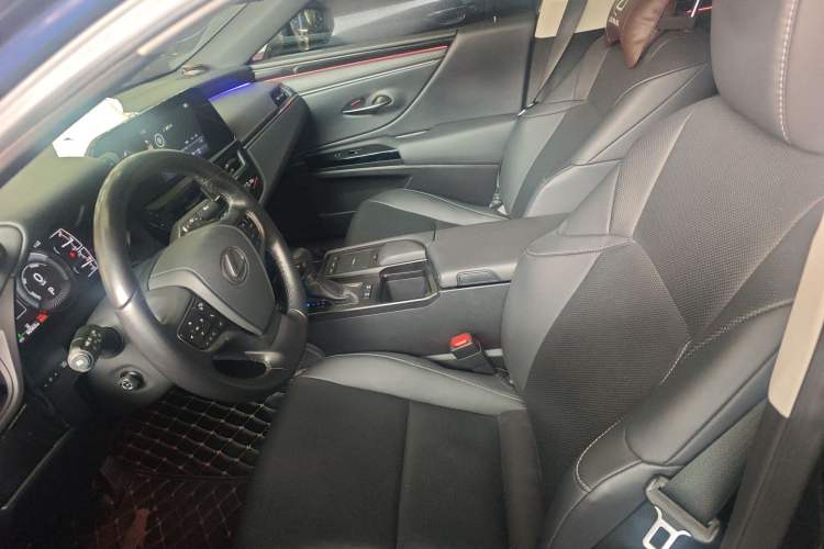 Used Lexus ES 2021 300h Excellence Edition Left Front Seat