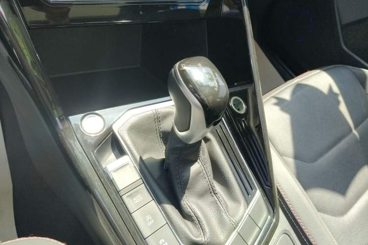 Used Volkswagen Tayron 2022 280TSI Two-Wheel Drive Luxury Smart Connectivity Version Gear Lever