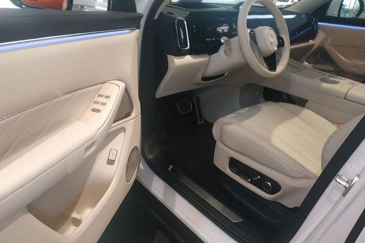 Used Hima AITO M8 2025 Extended-Range Ultra Version 53.4 kWh 6-Seater Edition Driver Seat