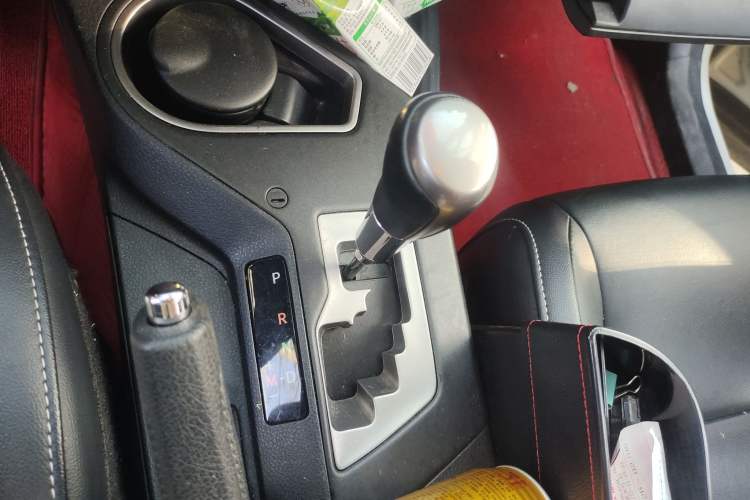 Used Toyota RAV4 2016 2.0L CVT Two-Wheel Drive Smart Edition China V Standard Gear Lever