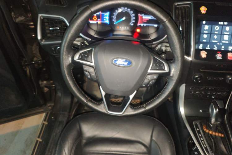 Used Ford Edge 2016 EcoBoost 245 Four-Wheel Drive Titanium Edition 7-Seater Steering Wheel