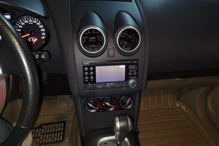 Used Nissan Qashqai 2012 2.0 XL Fire CVT 2WD Audio And AC Panel