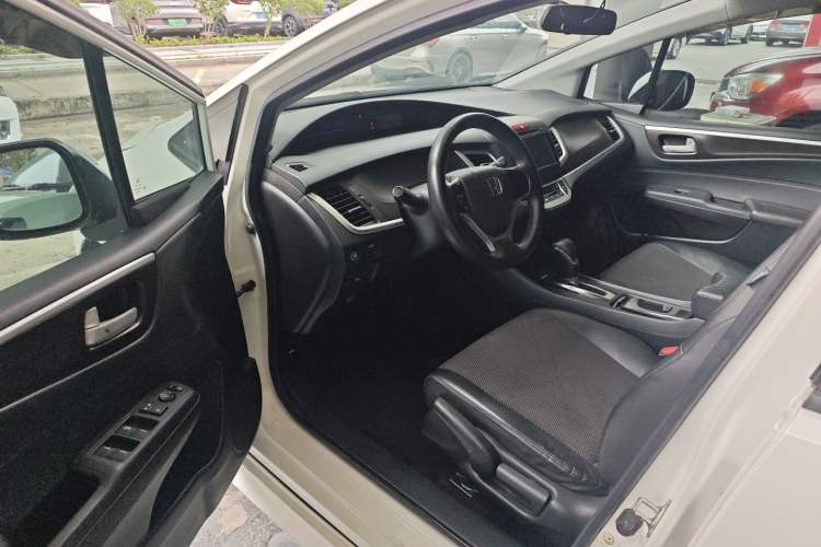Used Honda Jade 2013 1.8L automatic Comfort version 5 seats