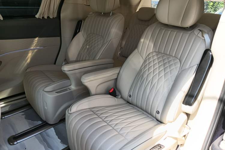 Used VOYAH Dream 2024 PHEV Extended-Range Premium Edition
