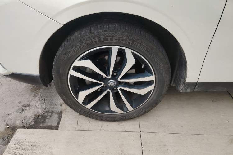 Used Venucia T90 2018 2.0L CVT Smart Connect Luxury Edition China V Standard Left Front Wheel Hub