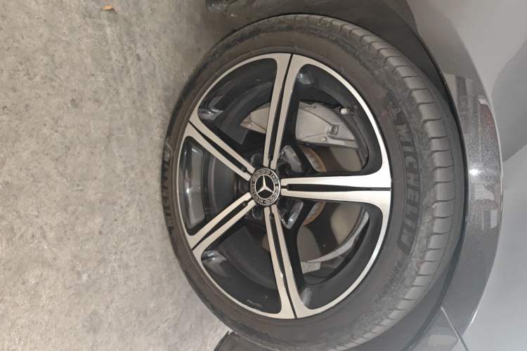 Used Mercedes-Benz CLS 2018 CLS 350 4MATIC Right Front Wheel Hub