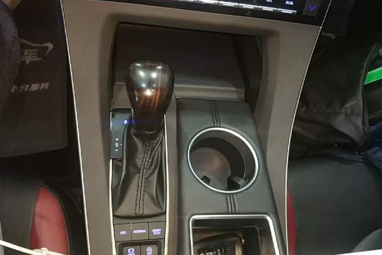 Used Toyota Avalon 2021 2.5L Touring Prestige SPORT Edition Gear Lever