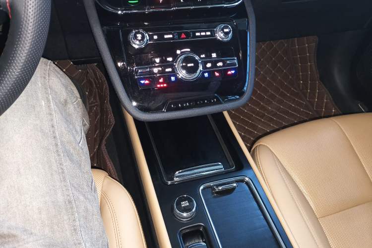 Used Lincoln Corsair 2021 2.0T Two-Wheel-Drive Luxury Edition