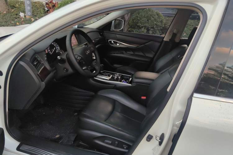 Used Infiniti Q70 2013 Q70L 2.5L Elegance Edition
