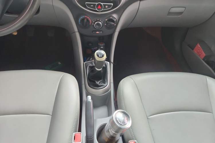 Used Hyundai Verna (older generation) 2014 1.4L Manual Top-Tier Model TOP