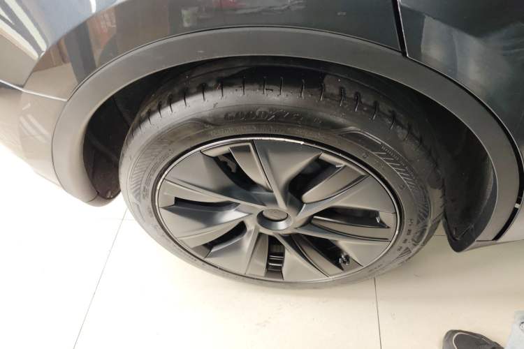 Used Tesla Model Y 2024 Rear-Wheel-Drive Version Right Rear Wheel Hub