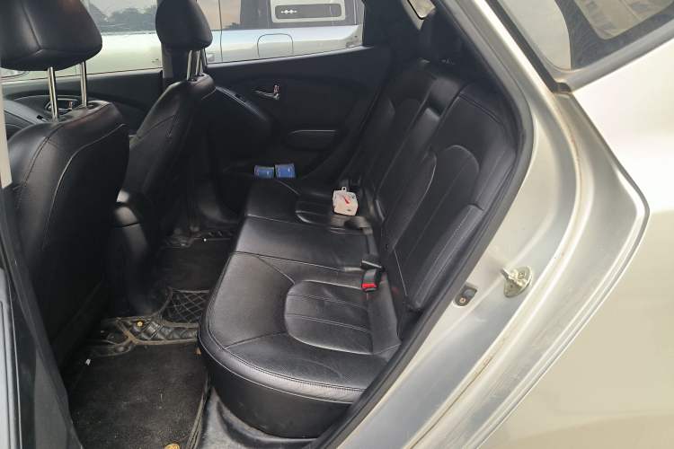 Used Hyundai ix35 2013 2.0L Automatic Two-Wheel Drive Smart GLS China IV Standard