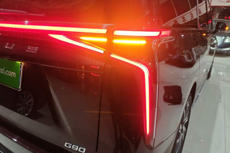 Used SAIC MAXUS G90 2022 2.0T Interstellar Seven-Seater Right Rear Taillight