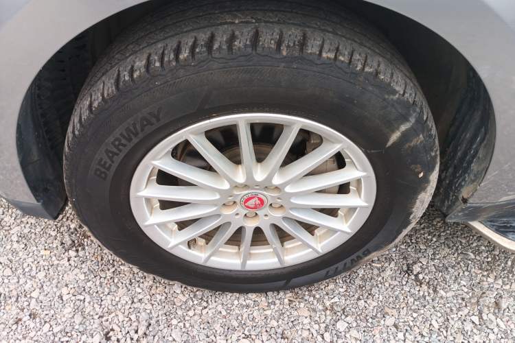 Used Jaguar F-PACE 2018 2.0T Four-Wheel Drive Urban Luxury Edition Left Front Wheel Hub