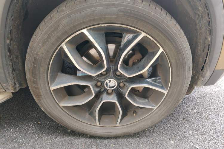 Used Skoda Kodiaq 2018 TSI380 7-Seater Four-Wheel-Drive Flagship Edition Right Front Wheel Hub