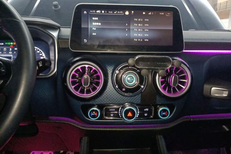 Used BAIC Off-Road BJ40 2021 2.0D Automatic Four-Wheel Drive Blade Hero Edition Adventurer Type Audio And AC Panel