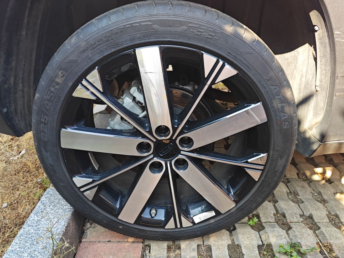Geely Auto icon 2023 1.5TD Chocolate Luxe Edition — снимка 11