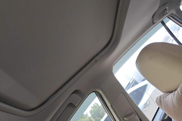 Used Toyota RAV4 2019 2.0L CVT Two-Wheel Drive Luxury Version China VI Standard
