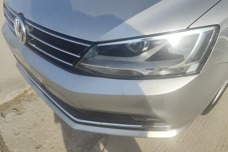 Used Volkswagen Sagitar 2016 230TSI 25th Anniversary Edition Left Front Headlight