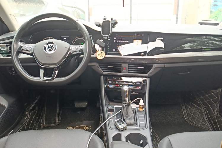 Used Volkswagen Bora 2021 1.5L Automatic Elite Smart Connect Edition Center Console