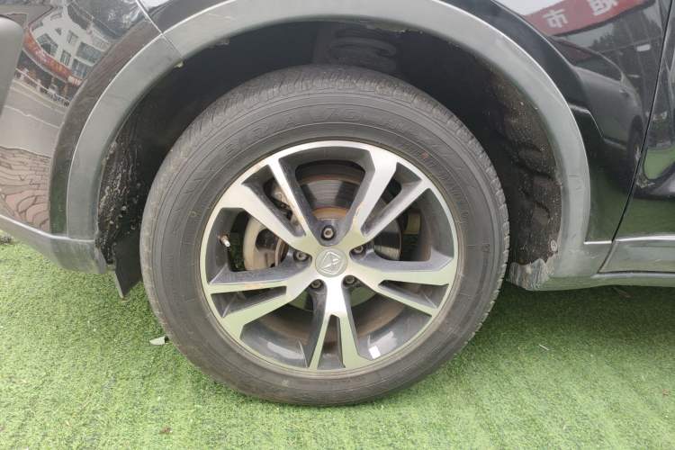 Used JMC Yusheng S330 2016 1.5L GTDi Automatic Two-Wheel Drive Fashion Edition
