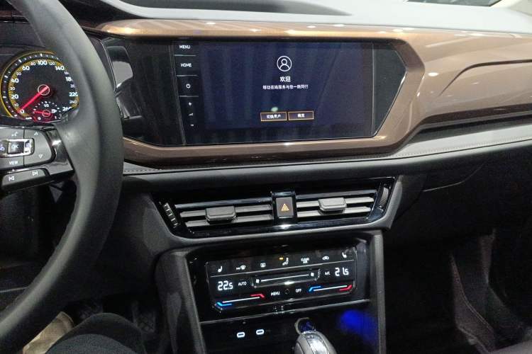 Used Volkswagen Tharu 2021 280TSI Two-Wheel-Drive Luxury Plus Edition Audio And AC Panel