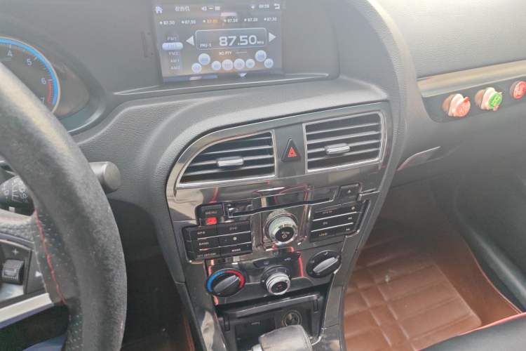 Used Brilliance V5 2014 1.5T Automatic Two-Wheel Drive Sport Model Audio And AC Panel