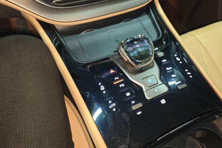 Used Denza D9 2022 DM-i 970 Four-Wheel Drive Flagship Model