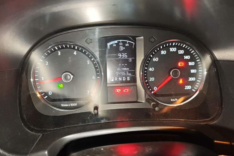 Used Volkswagen Lavida 2011 1.6L Automatic Premium Edition Odometer Close Up