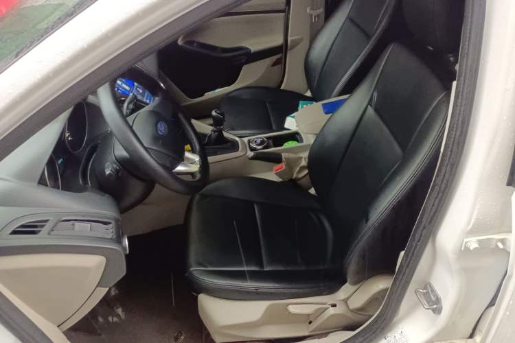 Used Ford Focus 2015 Sedan 1.6L Manual Comfort Model
