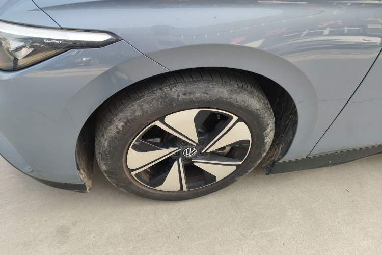 Used Volkswagen ID.7 VIZZION 2024 AIR model Left Front Wheel Hub