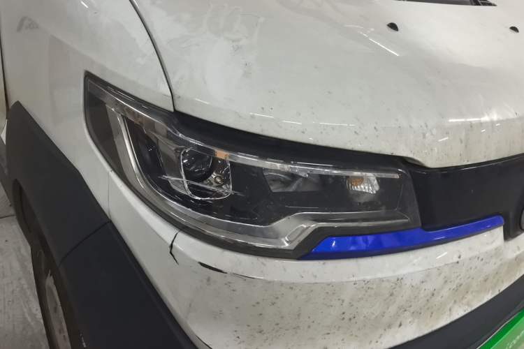 Used Foton Qianduoduo 2024 Box-Type Van Flat Roof 2 Seats EVE Energy 41.86 kWh