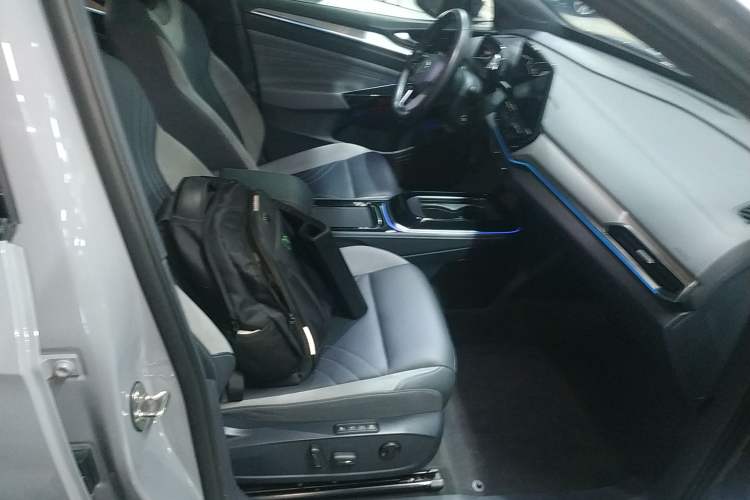 Used Volkswagen ID.4 CROZZ 2021 Long-Range PRO Two-Wheel Drive Version Right Front Seat