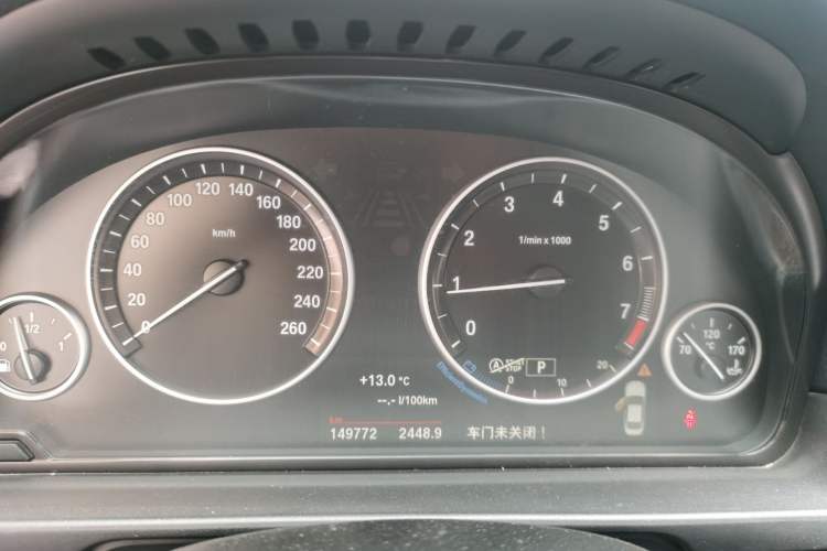 Used BMW 5 Series 2014 525Li Leading Model
