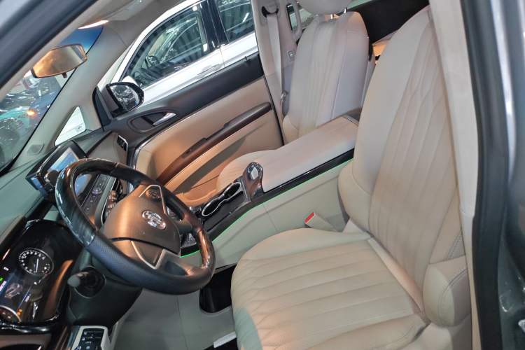 Used Buick GL8 2023 Land Executive Class Comfort Model