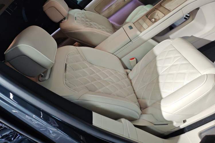 Used Nio ES8 2026 Model 6-seat Executive Signature Edition Right Front Seat